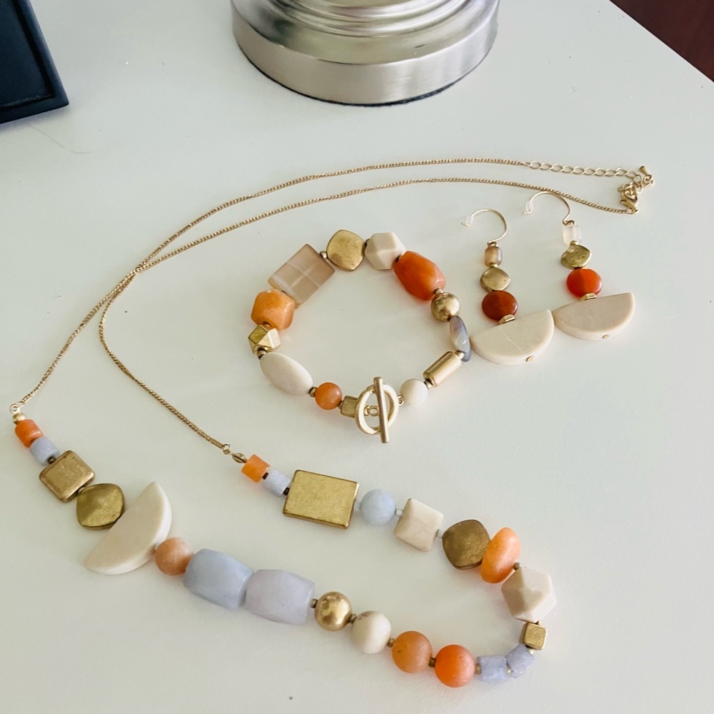 Jewelry Beautiful Necklace, Bracelet and Earrings set